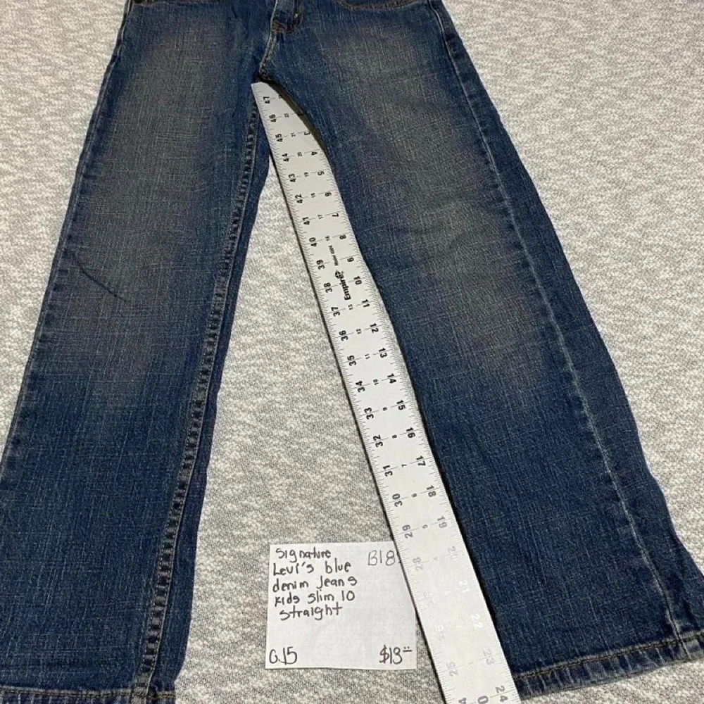 Levi's Signature Straight Blue Denim slim Jeans Size 10 Kids Straight. SKU-B182